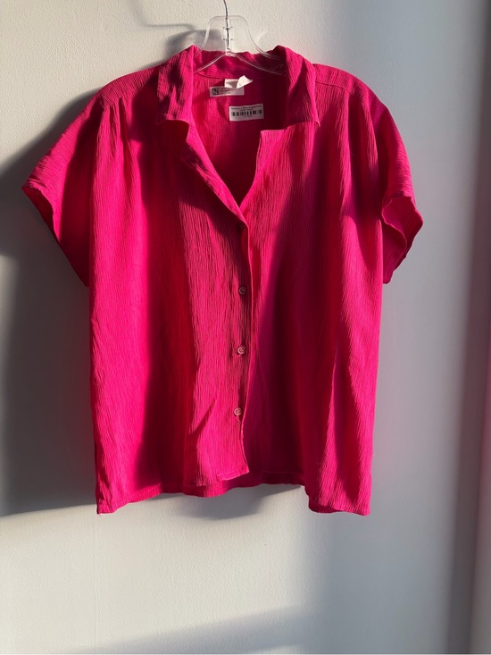 Tops - Women’s button up shirt
